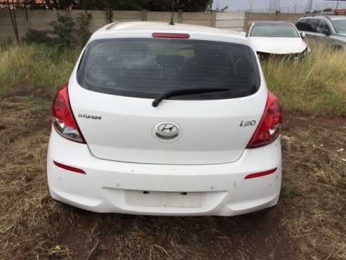 2013 hyundai i20 stripping for spares