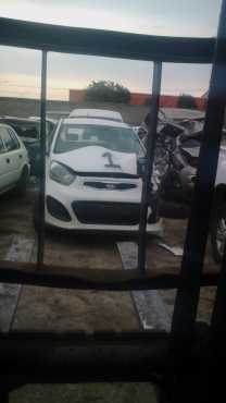 2013 Kia Picanto breaking for parts