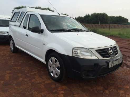2013 nissan  np200 1.6 ac safety pack
