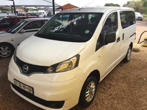 2013 Nissan NV 200 minibus