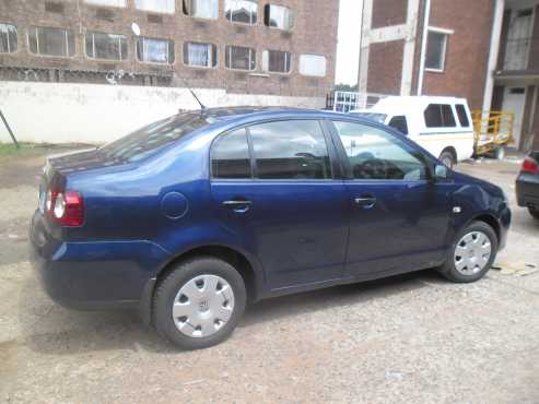 2013 volkswagen polo vivo 1.4 trendline sedan, with low Mileage 38000 case