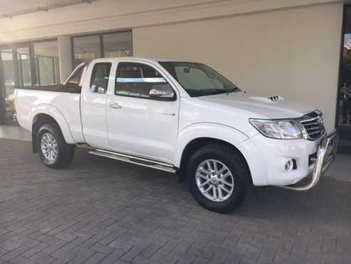 2013 White Toyota Hilux 3.0D-4D Xtra cab Raider for sale