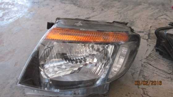 2014 Ford Ranger left headlight