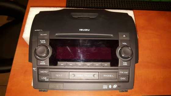 2014 Isuzu radio