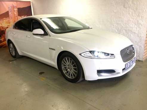 2014 Jaguar XF 2.0 i4 Luxury - 94300km.