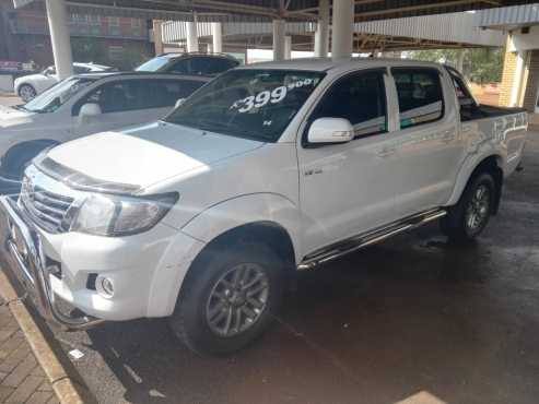 2014 Toyota Hilux 4.0 V6 DC 4X4 AT Dakar Edition.