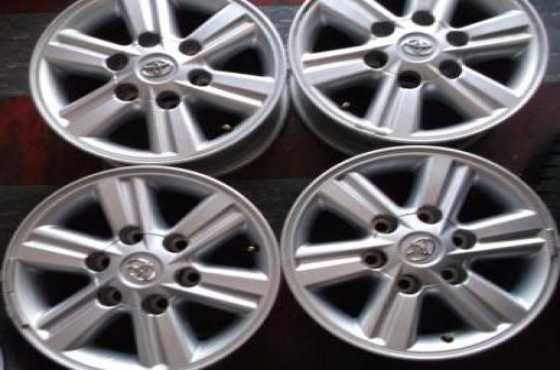 2014 Toyota Hilux Mags 15 inch 6 holes Set of 4 with Central Cabs for R3000.