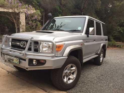 2014 Toyota Land Cruiser 76 4.5 V8