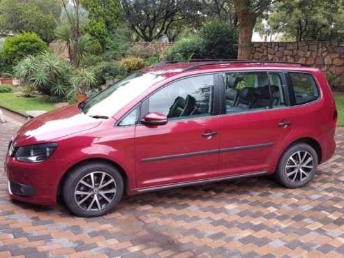 2014 VW Touran 2.0LTDI DSG Stationwagon