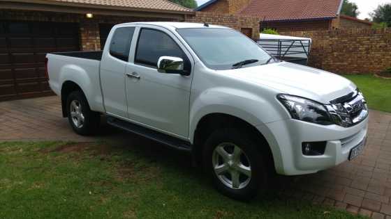 2015 ISUZU KB 300 Extended Cab 9000KM