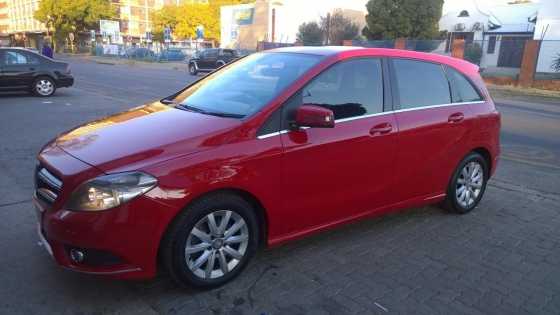 2015 Mercedes B 200, Red with 35000km available now R 199,999