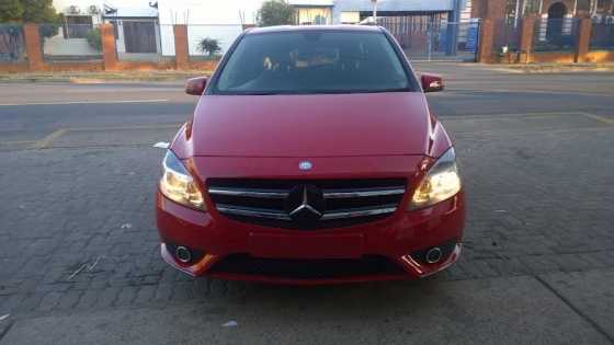 2015 Mercedes B 200, Red with 35000km available now R 199,999