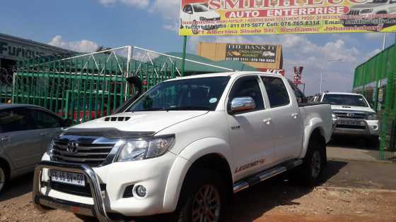 2015 model Toyota Hilux 3.0 D4D 4X4 LEGEND 45 for sale  excellent condition