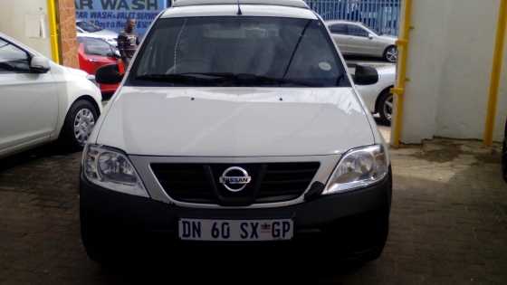 2015 nissan np 200 1.6i white wcanopy