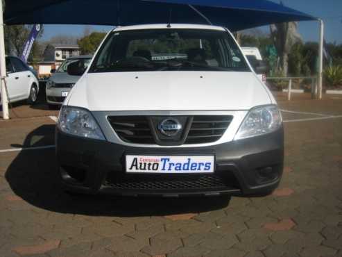 2015 Nissan NP200 1.6 Std with Rubberising amp Tonneau Cover