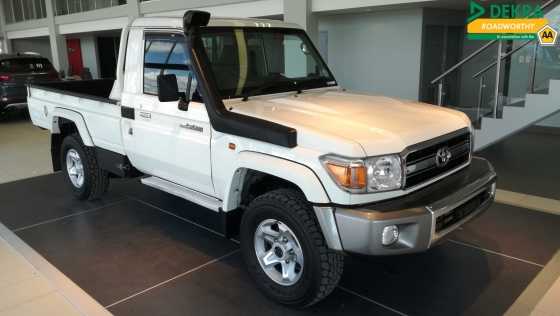 2015 Toyota Land Cruiser 79 4.0 Petrol SC  27000km