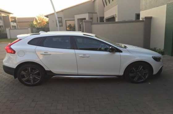 2015 Volvo V40 cross country