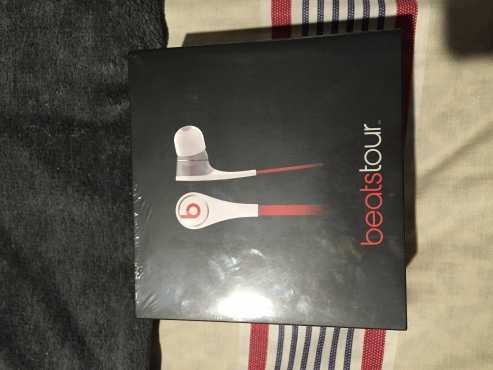 2016 Beats by dre Tourbeats brand new