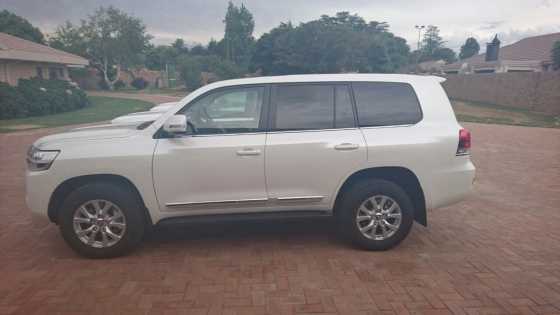 2016 toyota Land Cruiser 200 V8 4.5D twin turbo auto (SUV) white