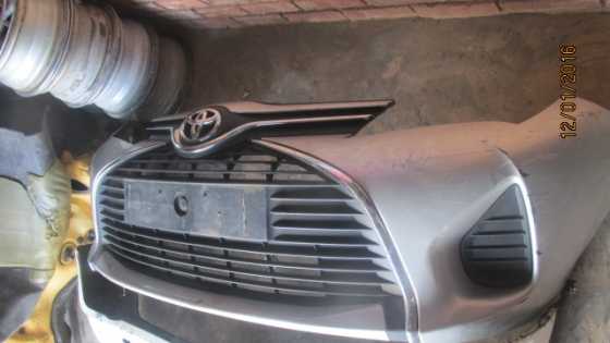 2016 Toyota Yaris front bumper complete