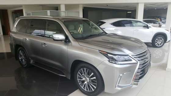 2017 Lexus LX570 V8