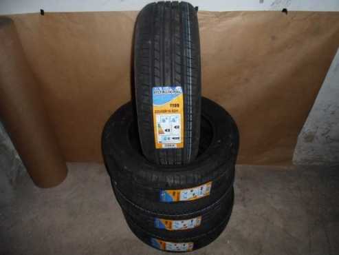 20560R16 ROAD KING TYRE (EACH)