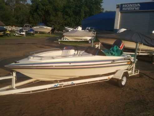 20ft Bow Rider Speed Boat