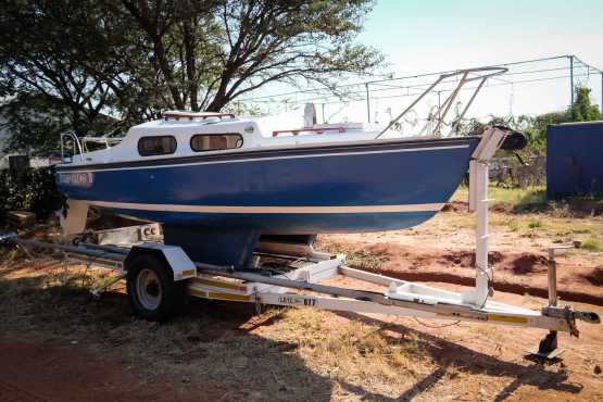 20ft Vivacity Sailboat on Trailer with 8hp Yamaha Outboard