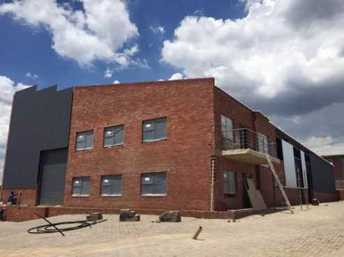 2,118m, WAREHOUSE TO LET  FOR SALE, CLAYVILLE