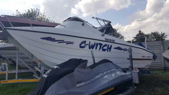 21ft Z-Craft 2006 (2006 Model) Front Console with 2 x Evinrude E-Tec 115hp motors.