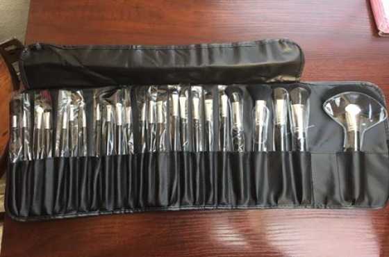 24 Piece make up brush set