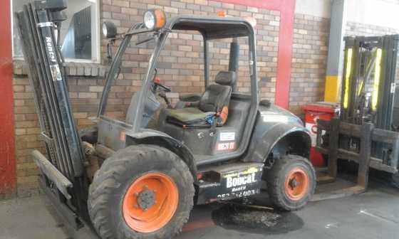 2.5 and 3 ton rough terrain forklifts for sale..