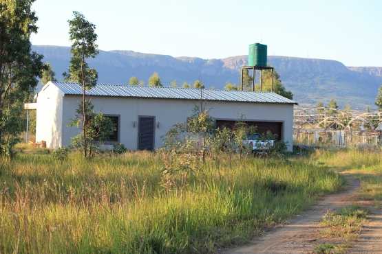 2.5 HA with very strong water and house 17km West of Pretoria