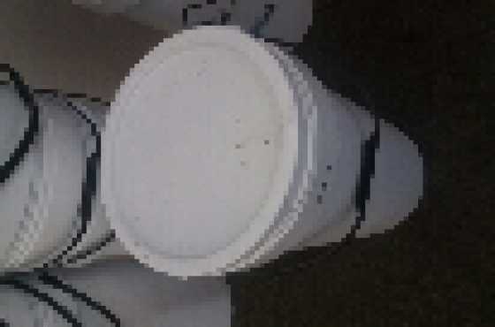25 litres white buckets