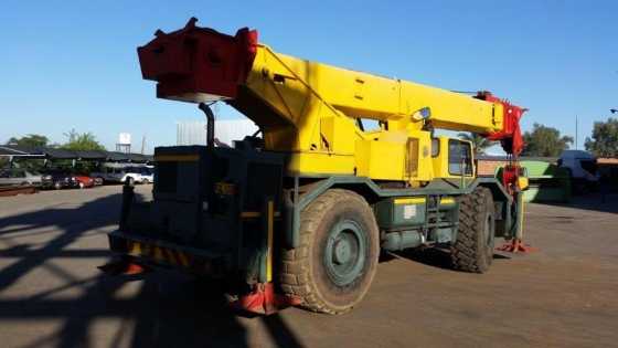 25 Ton rough terrain Hydraulic Mobile Liebherr Crane Boom