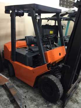 2.5 Ton TCM Petrol Second Hand Forklift Truck for sale EXCELLENT CONDITION Gauteng