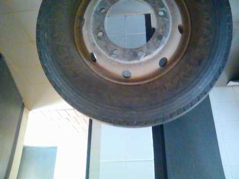 28570R19.5 Tyre and Rim