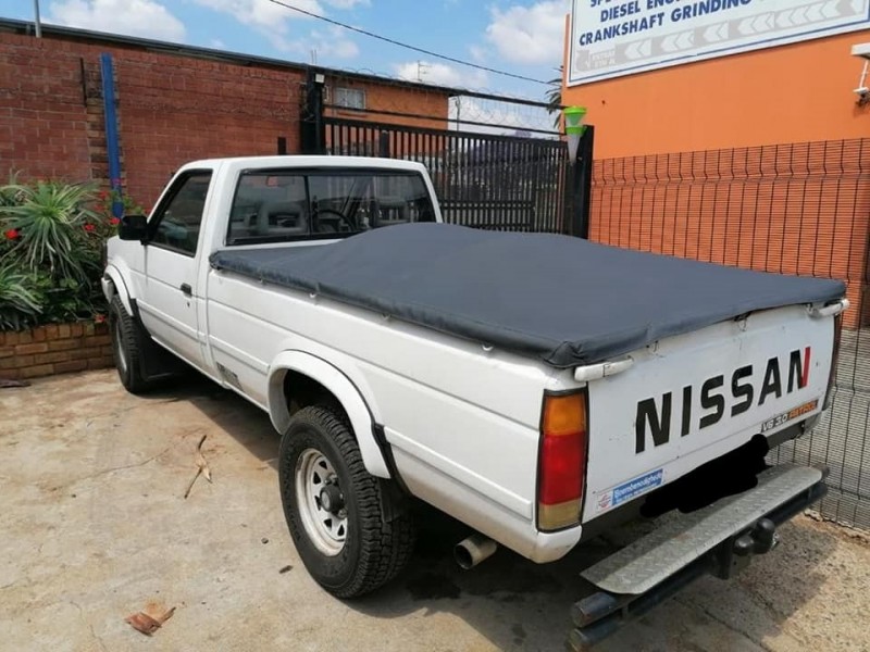 1998 Nissan 1 tonner 4x4 V6 0.3 long wheelbase single cab bakkie