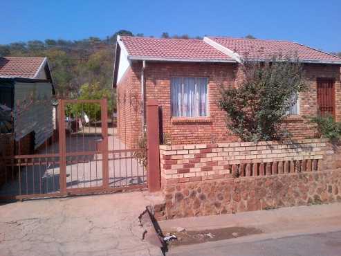 2BEDROOM HOUSE TO RENT AVAILABLE IMMEDIATELYSOSHANGUVE BLOCK M