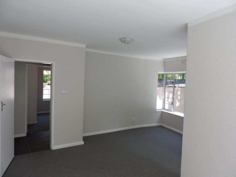 2 Bedroom Ground Floor Flat in Newlands with Private Driveway and Balcony