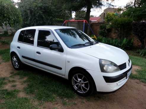 2OO4 Renault Clio For Sale