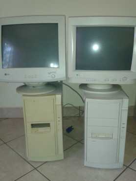 2x desktop computers with screens