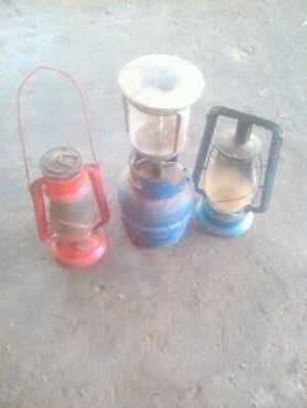 2X OLIE LAMPE 1X GAS LAMP MET GAS BOTTLE