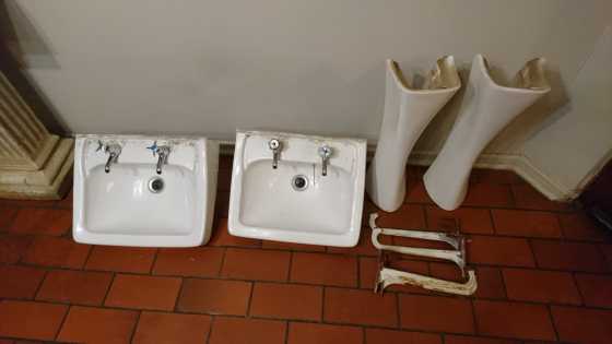 2x pedestal basins with taps