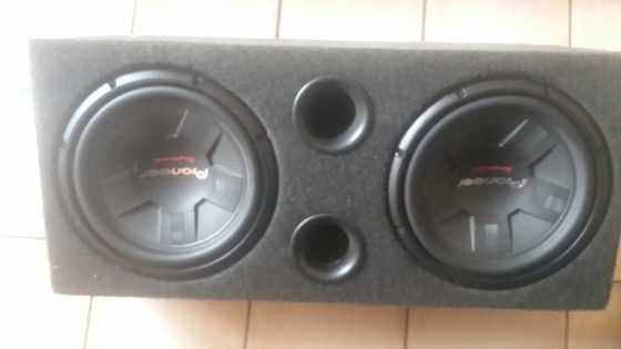 2x Pioneer subs,double hole box and powerbass monoblock amp