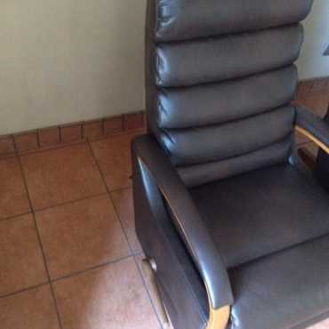 2x Recliners (Lazyboys)