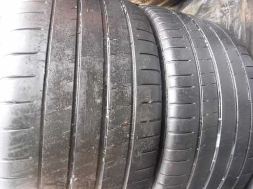 2xMichelin PilotSuperSport tyres 2853520,Close to 80 percent tread