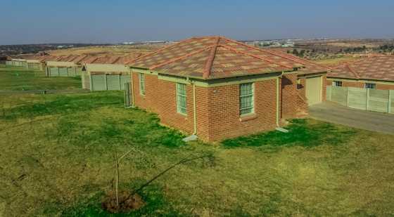 3 bed 2 Bath free standing houses to let in Olivenhoutbosch