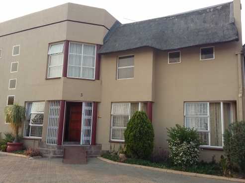 3 Bed 2,5 Bath  Swimming Pool  Lapa and Braai