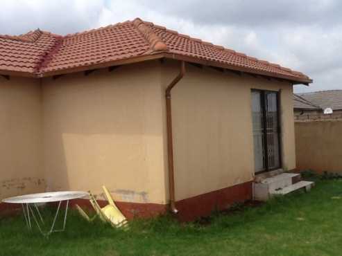 3 bed house for rental in clayville for R5500